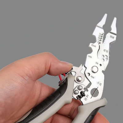 pince à dénuder en gros plan