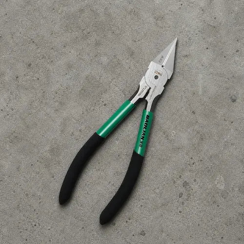 pince pour couper le metal au sol
