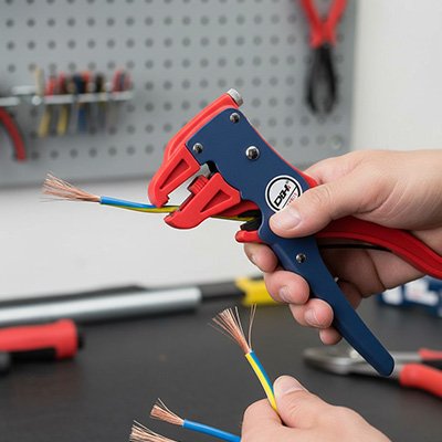 cables et pince a denuder