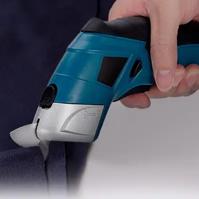 ciseaux électriques en action