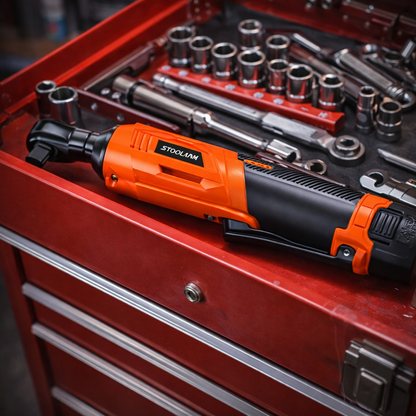 clé à cliquet sans fil dans caisse outils