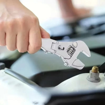 cle a molette a cliquet en action