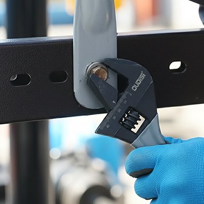 Clé à molette  et ecrou