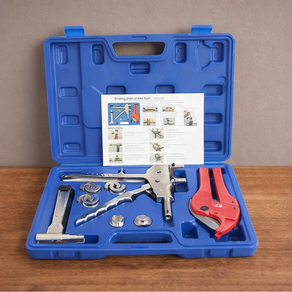 coffret pince a sertir plomberie sur table