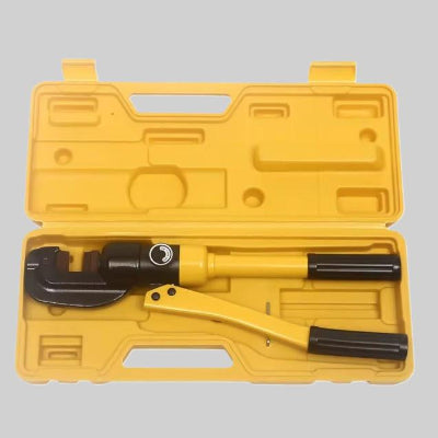 coupe boulon dans sa boite de rangement