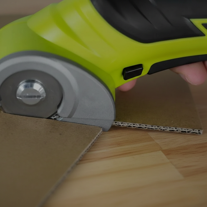 decoupe carton avec ciseaux electriques