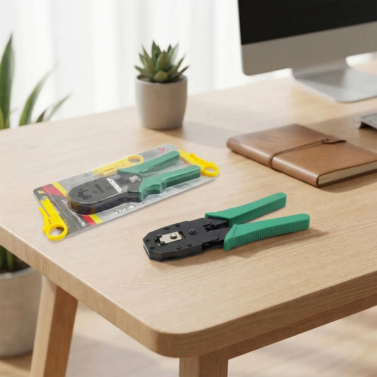 ensemble RJ45 pince à sertir sur bureau