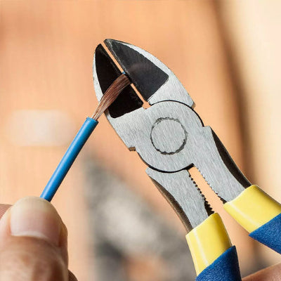 fil découpé avec pince coupante