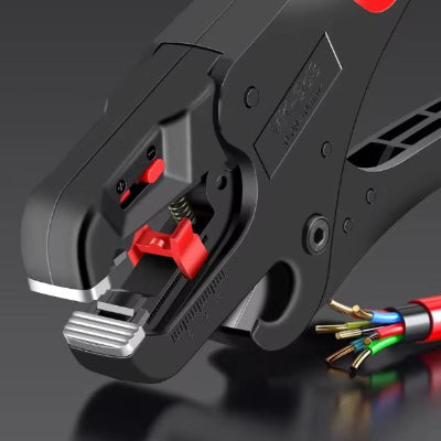 la pince à dénuder et câble