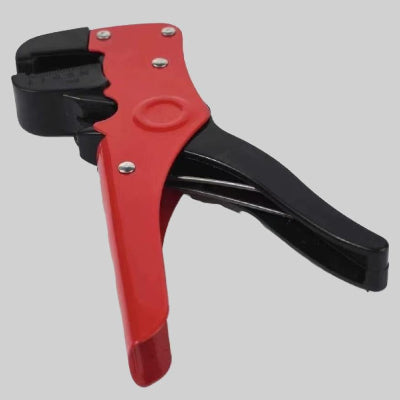 la vue de la pince à dénuder