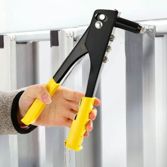 main tenant pince à rivet