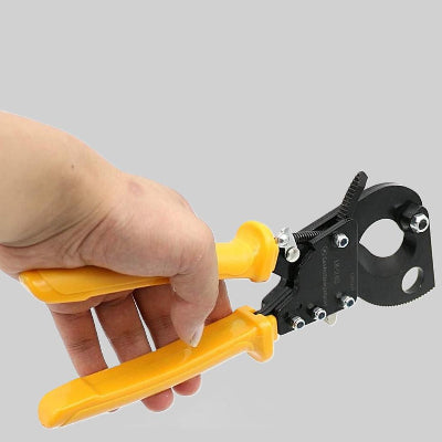 main tenant pince coupe câble