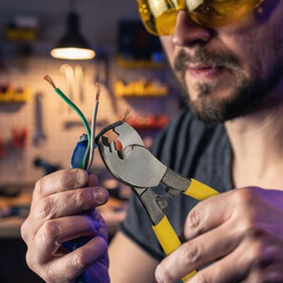 personne et sa pince