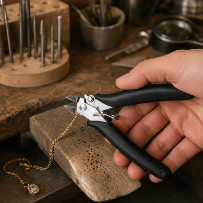 petite pince coupante ergonomique avec bijoux