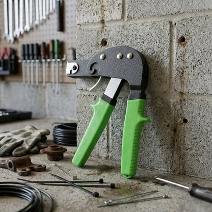 pince a cheville molly ergonomique contre un mur