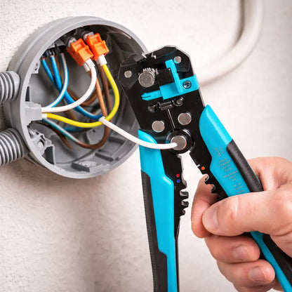 pince a denuder automatique 3 en 1 professionnelle devant connectique