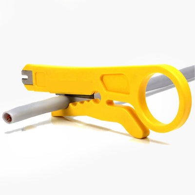 pince à dénuder et câble gris