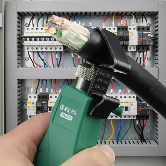pince a denuder multifonction protech en action