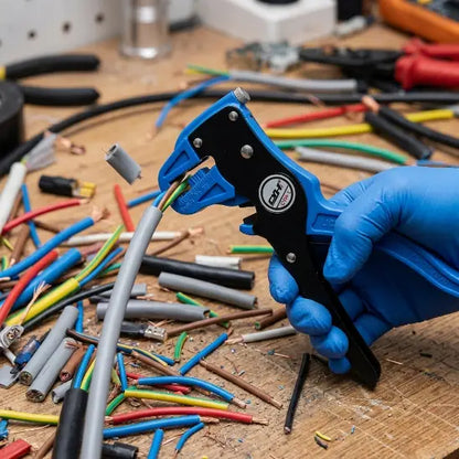 pince a denuder precision pro et cables