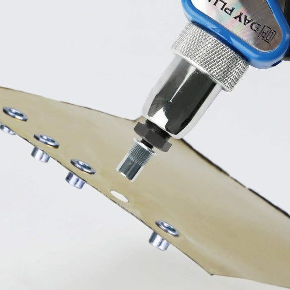 pince à rivet et rivet aveugle