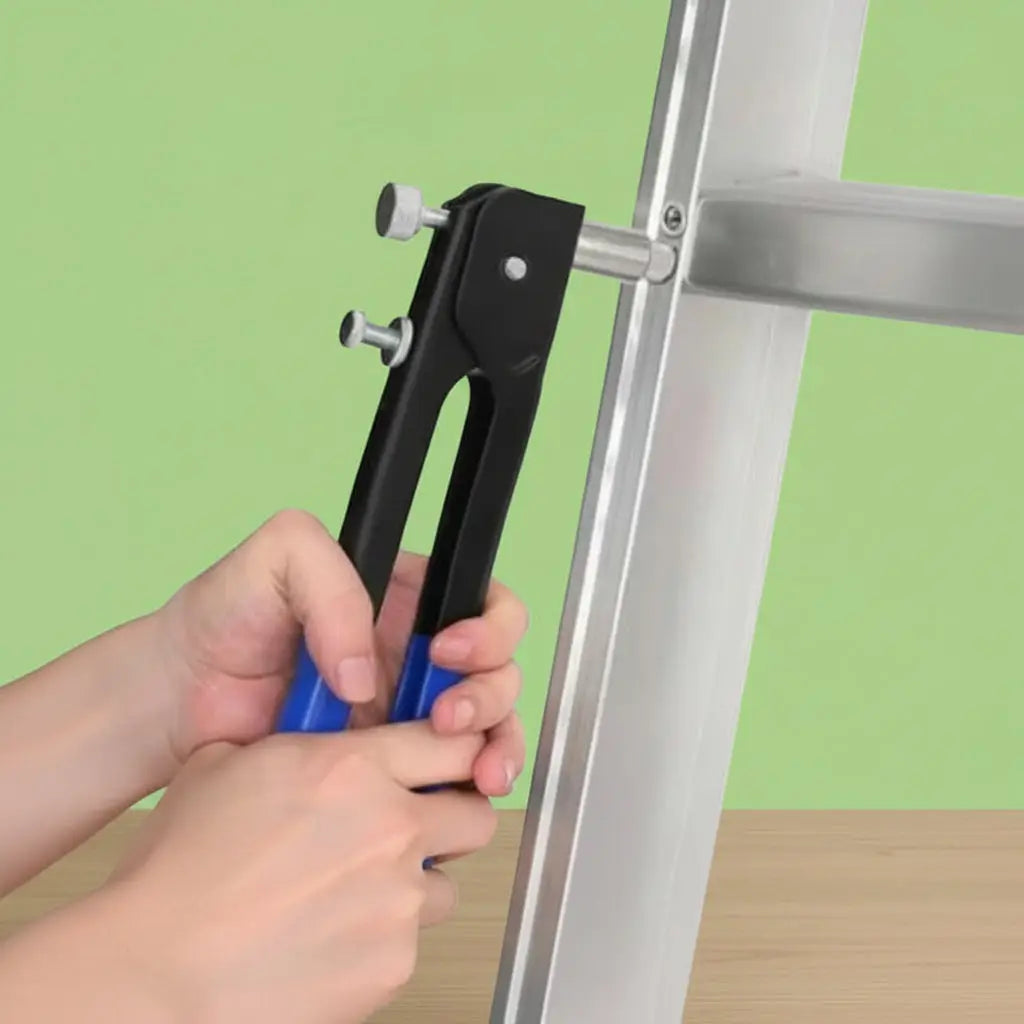 pince a rivet pop professional kit 150 en train de riveter