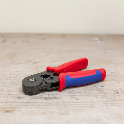 pince à sertir au sol