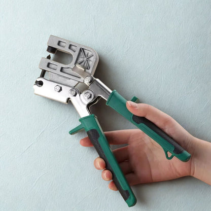 pince a sertir dans main