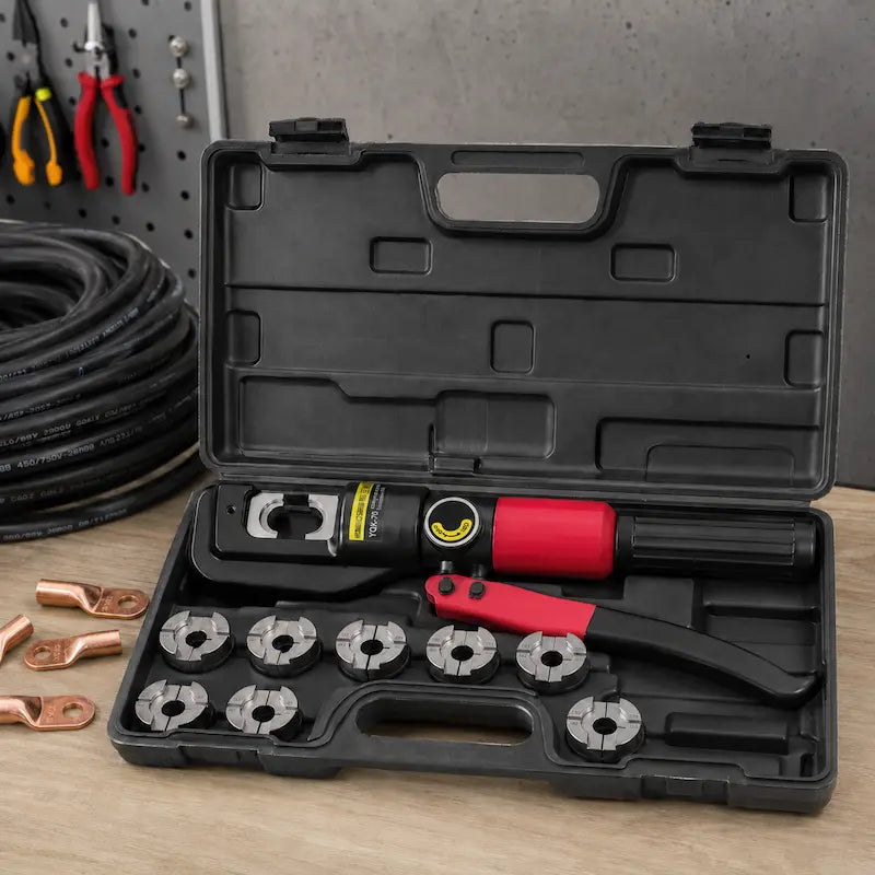 Pince à sertir hydraulique YQK-70 avec huit matrices dans sa mallette