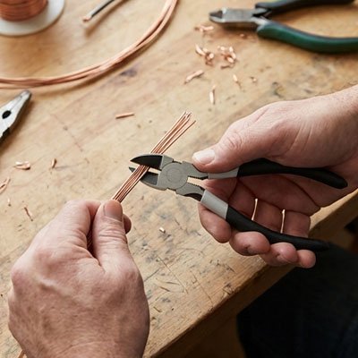 Pince coupante et cuivre