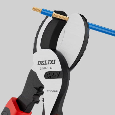 pince coupe câble en action