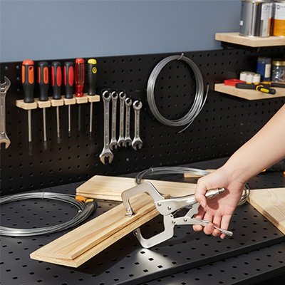 pince étau sur établi