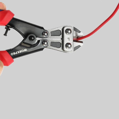 pince monseigneur en plein travail