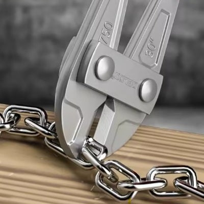 pince monseigneur et chaîne