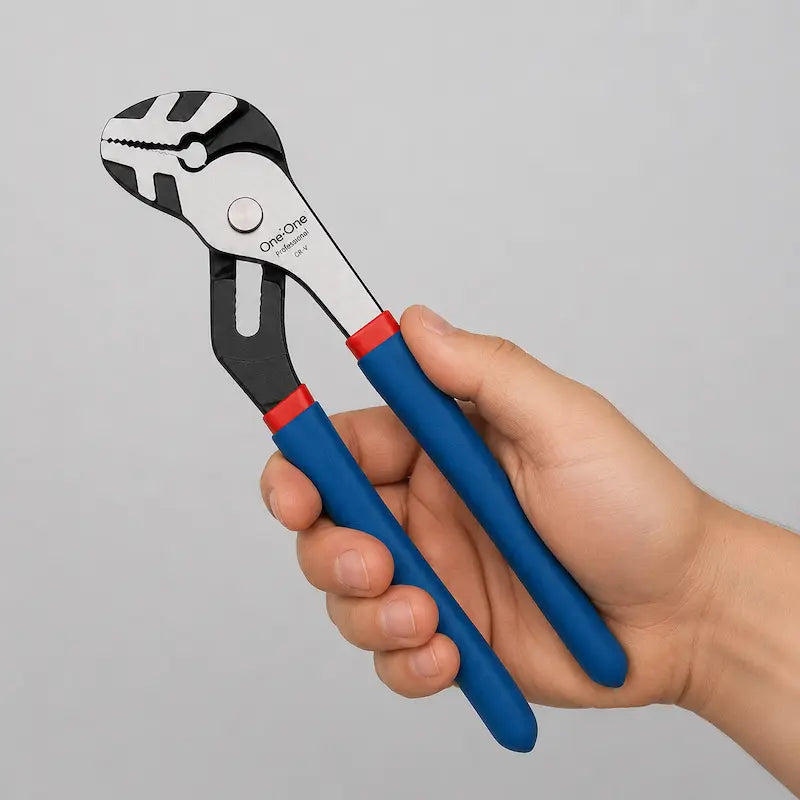 pince multiprise plombier acier vanadium 200mm en main