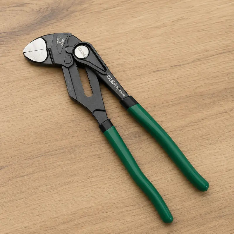 pince multiprise plombier ergogrip au sol