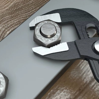 pince multiprise serrant écrou