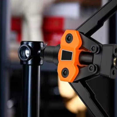 pince rivet au travail