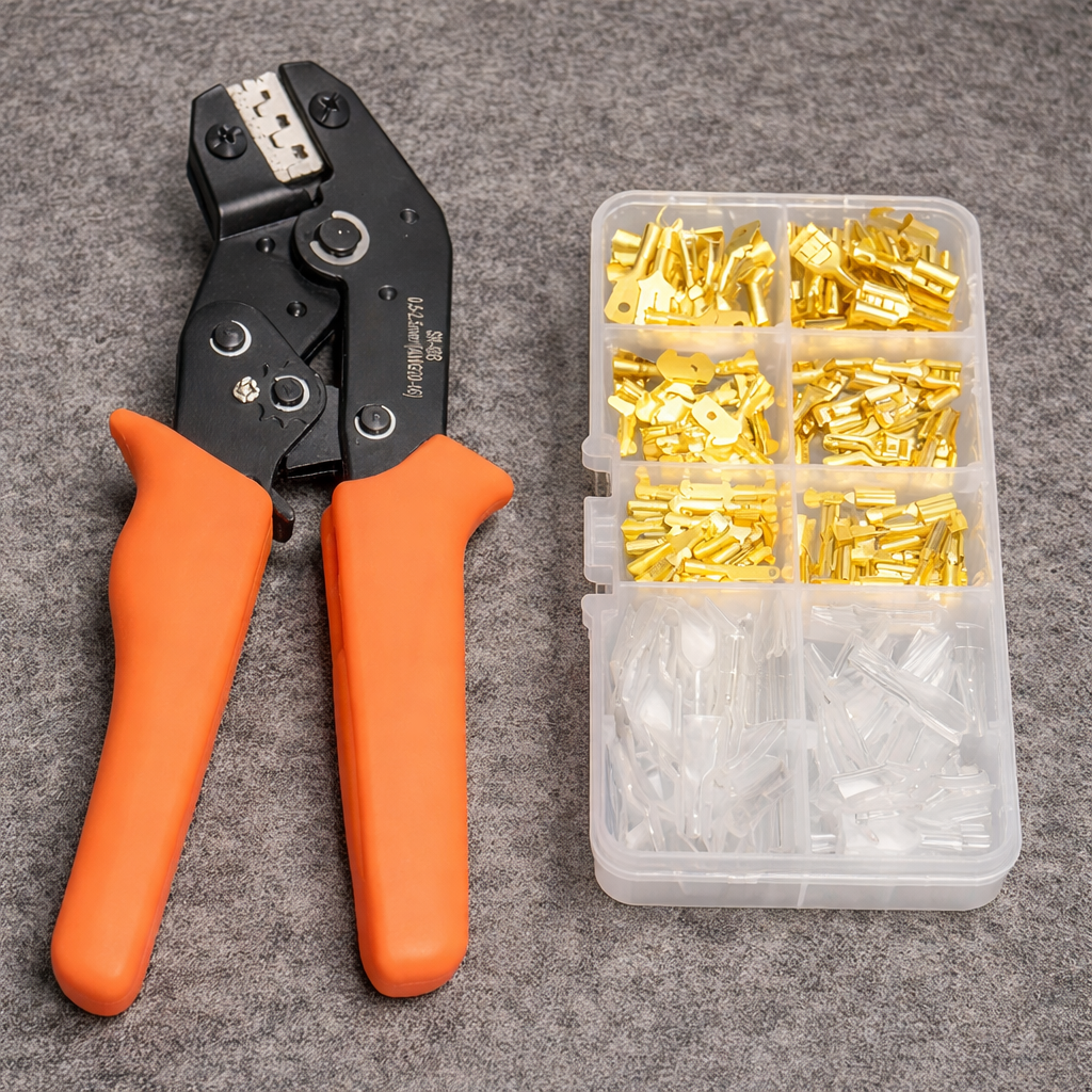 pince sertir et sa boite de connecteurs