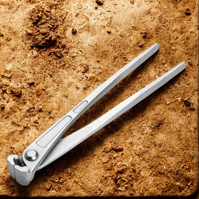 pince tenaille au sol