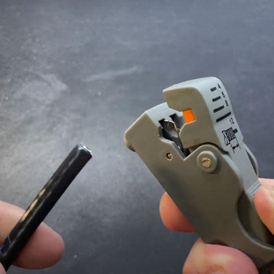 préparation pince à dénuder avec fil à dénuder