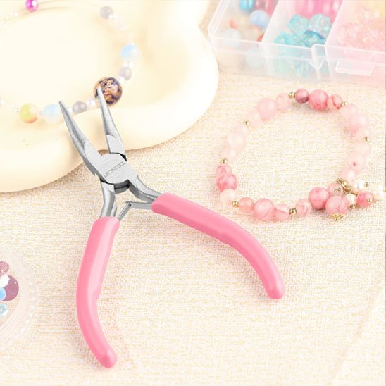 visuel pince coupante sur table